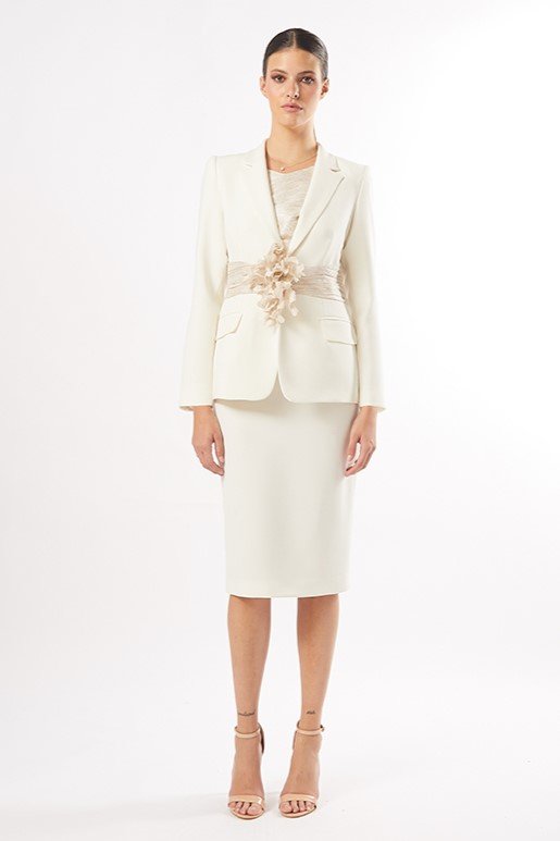 CONJUNTO DE ALFAIATARIA COMPOSTO POR BLAZER E VESTIDO