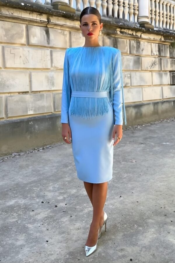 VESTIDO MIDI AZUL BEBÊ COM FRANJAS E MANGAS LONGAS