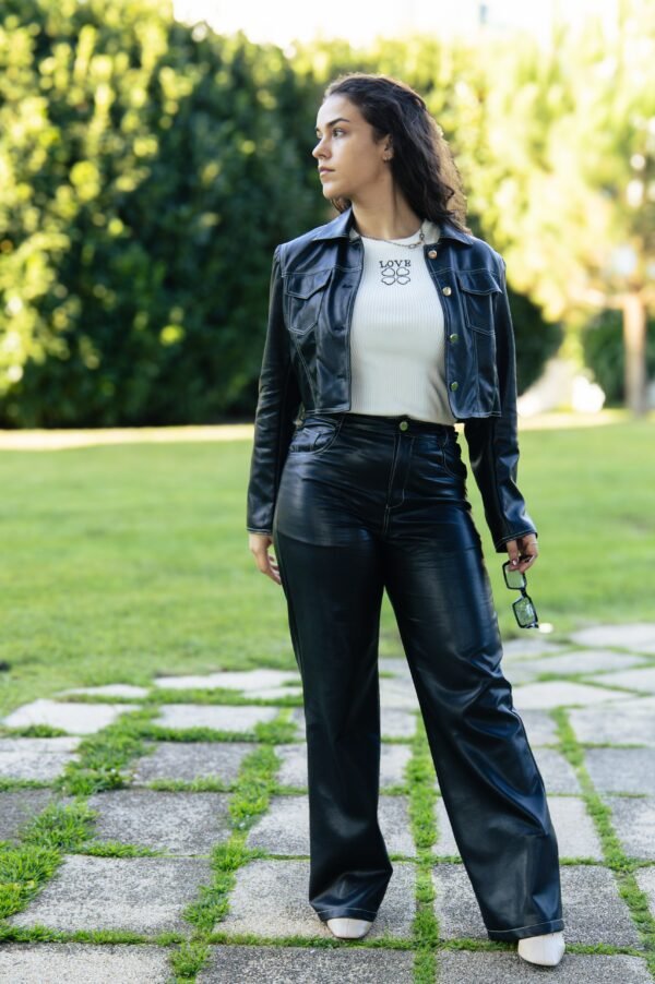 CALÇAS COM EFEITO DE PELE