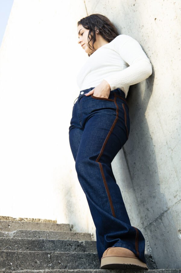 CALÇAS GANGA COM PORMENOR EM BOMBAZINE