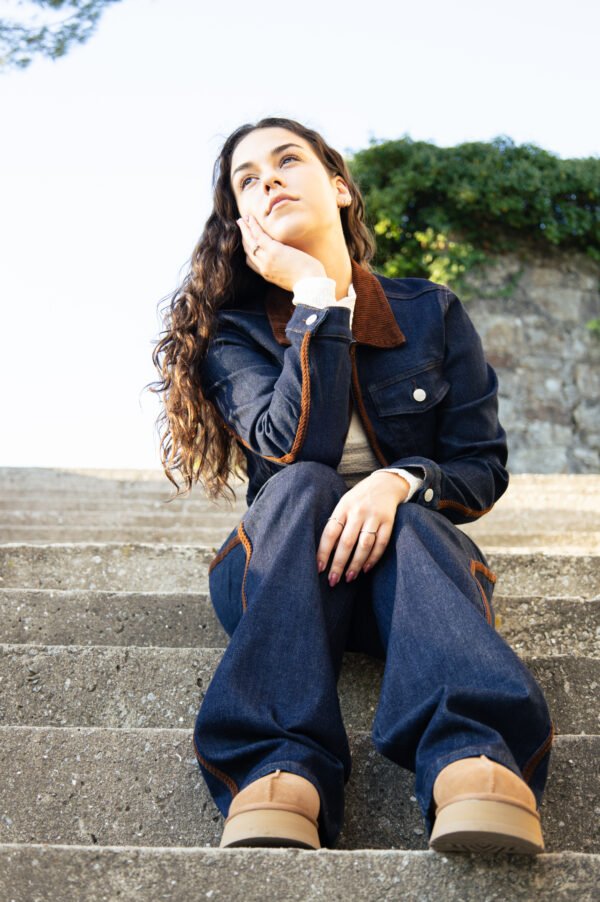 CASACO DENIM COM DETALHE EM BOMBAZINA