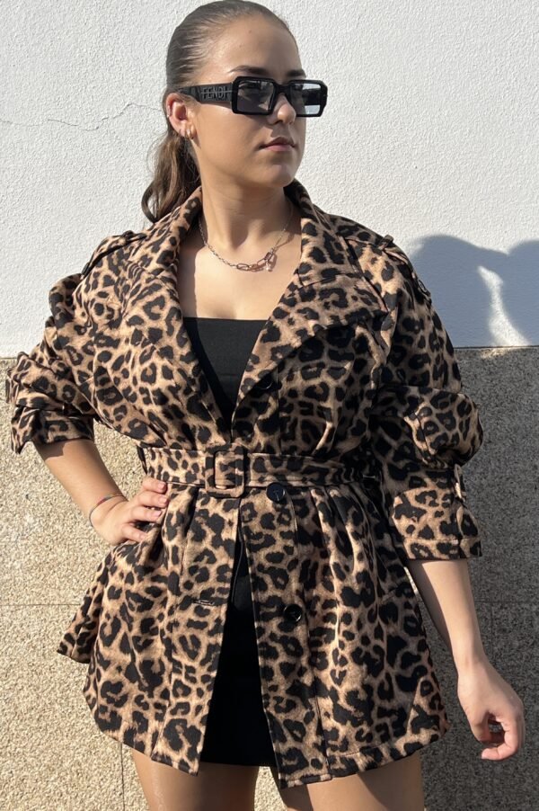 CASACO ANIMAL PRINT COM CINTO