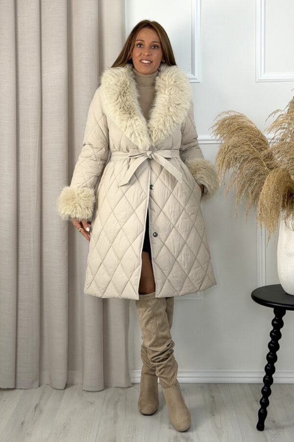 CASACO COMPRIDO ACOLCHOADO BEGE COM PÊLO