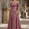Vestido marsala elegante com decote ombro a ombro e brilho subtil