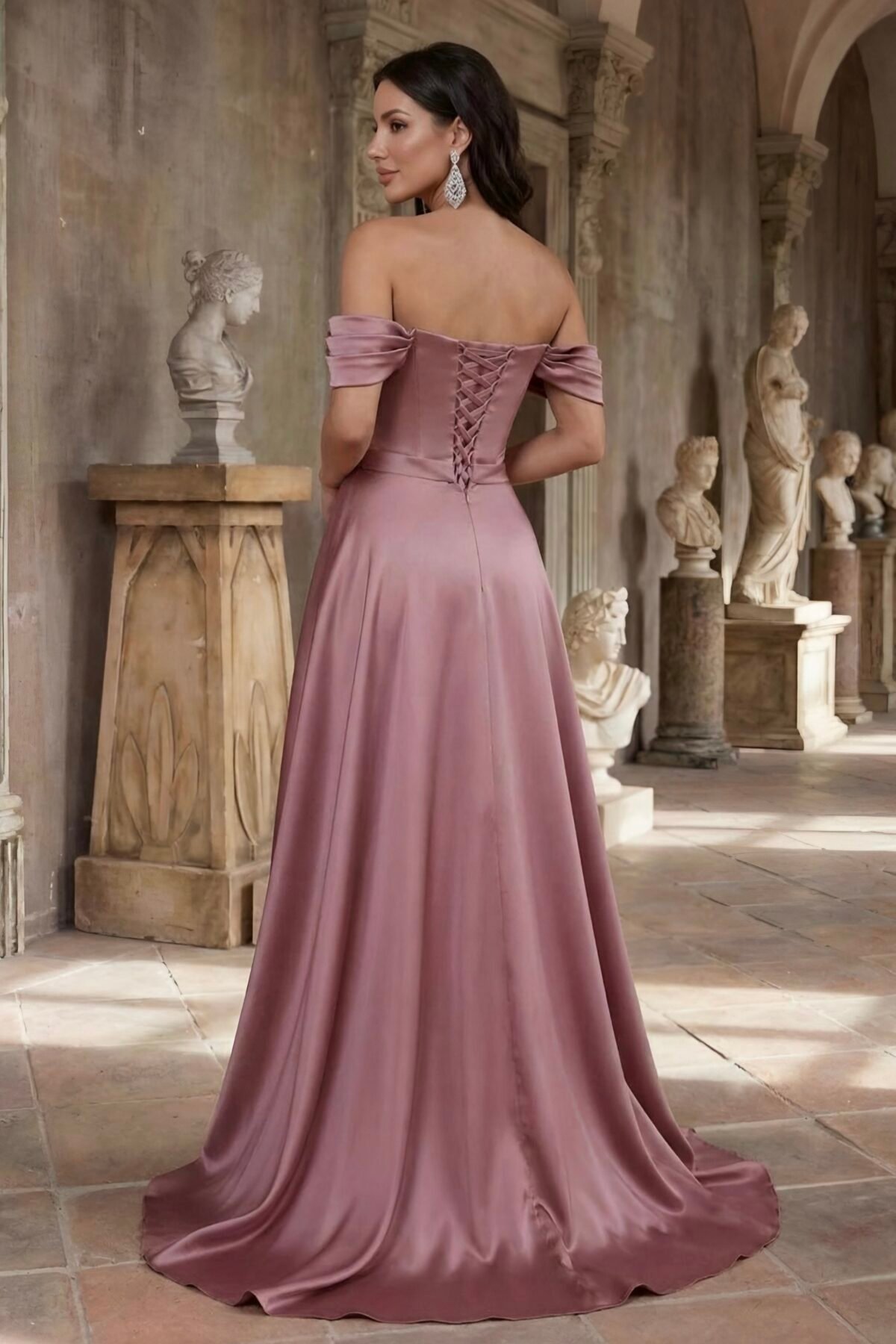 Costas do vestido Denise com corpete ajustado e laço