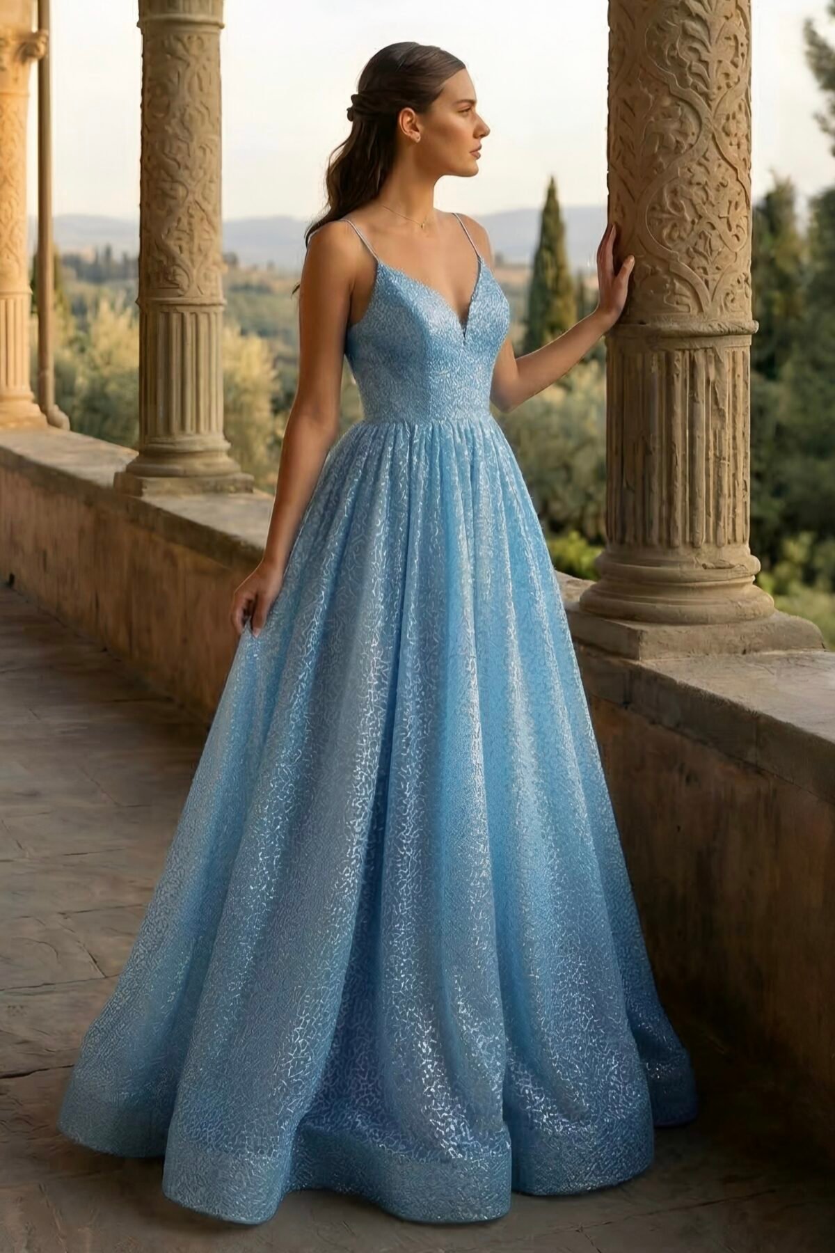 Vestido elegante para convidada com corpete ajustado e saia ampla