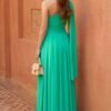 Costas do vestido verde turquesa comprido com manga fluida
