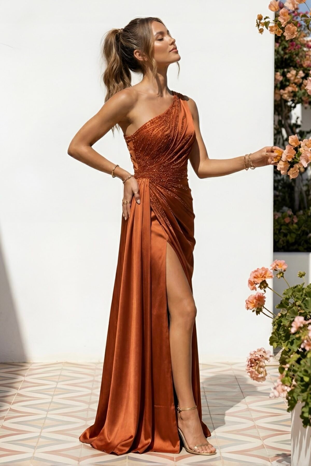 Vestido elegante terracota para cerimónia