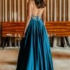 Vestido elegante azul petróleo com costas abertas