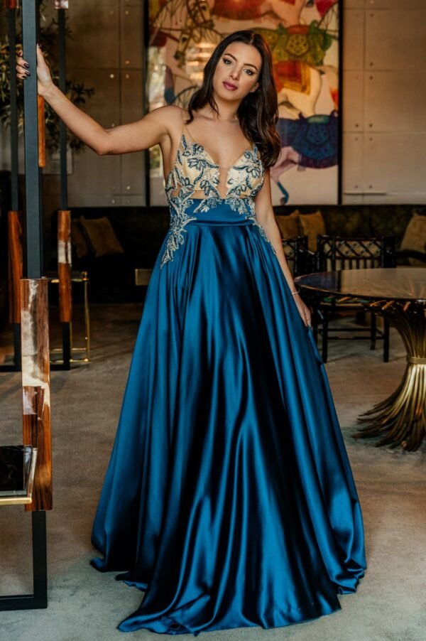 Vestido azul petróleo com decote em V e saia acetinada