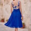 Vista traseira do vestido midi azul royal com decote em V
