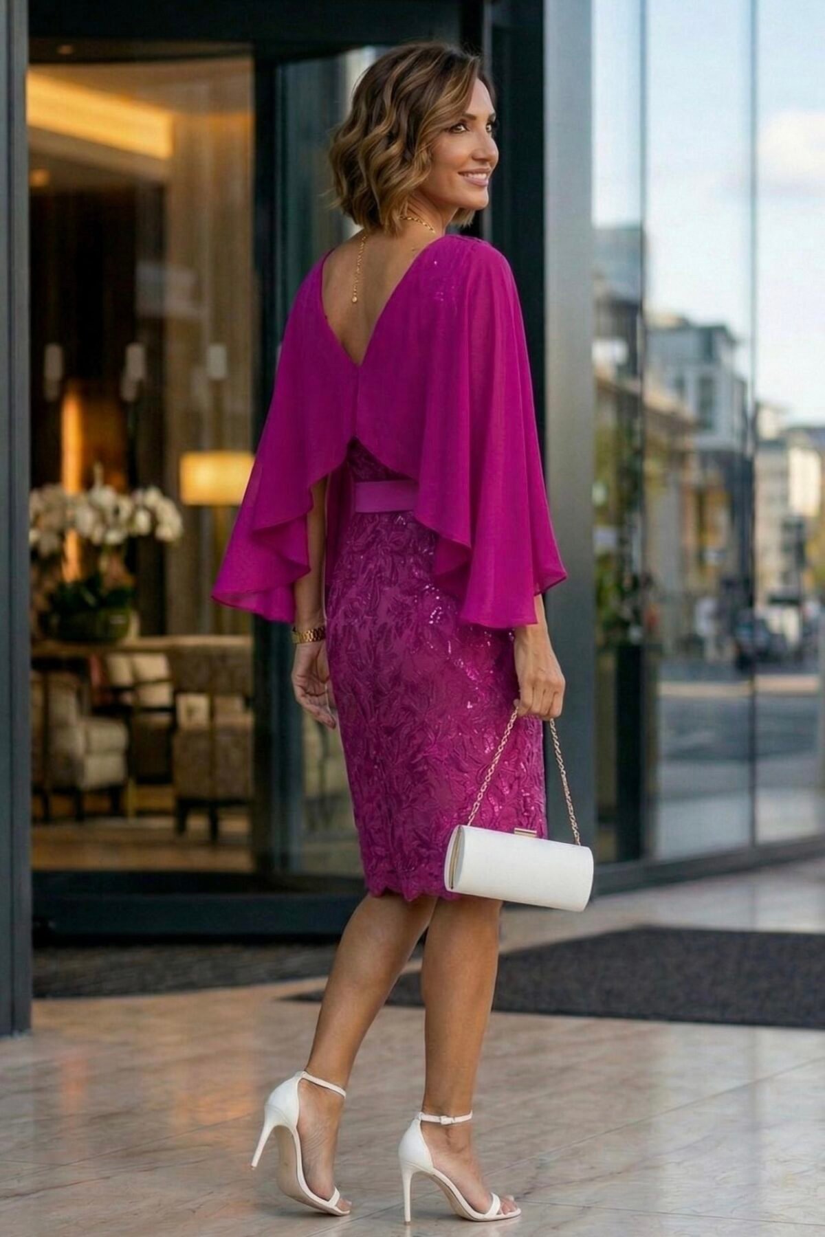 Costas do vestido renda fúcsia elegante sofisticado