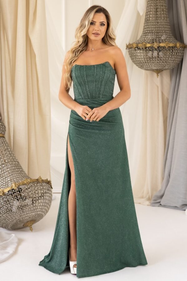 Vestido longo verde com brilho e abertura lateral elegante