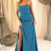Vestido azul longo justo com corpete estruturado e detalhe brilhante