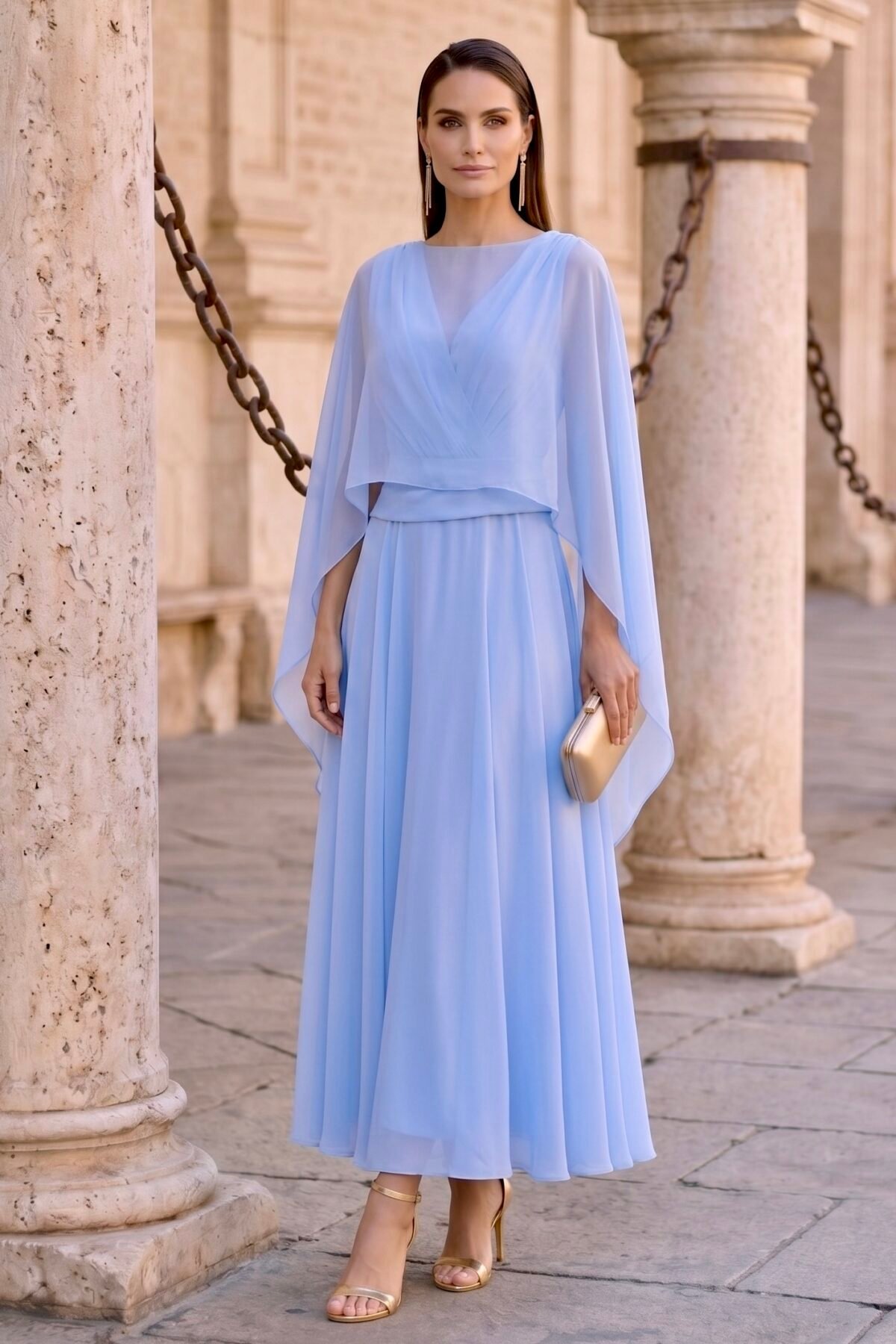 Vestido midi azul com capa fluida sofisticada e tecido leve